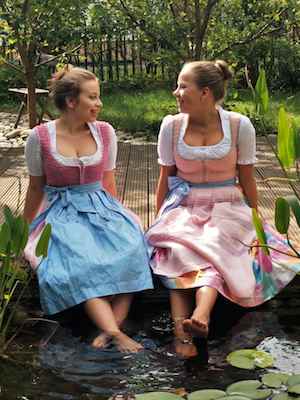 Handzeichen_Dirndl-1