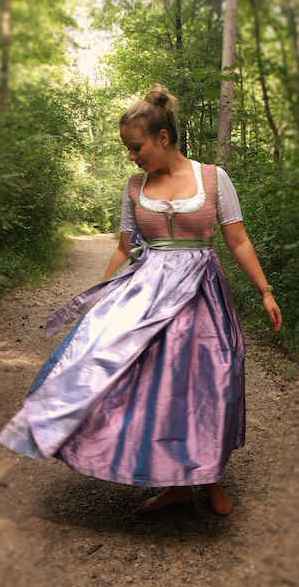 Handzeichen_Dirndl-4
