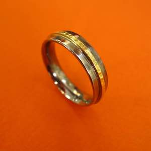 Schmuckatelier Sabine Mittermayer_Palladium-750-Gold-Ring-300