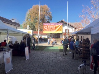 Kunst-am-Kloster-Weyarn_Nordseite-mit-Banner-2018